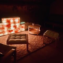 Himalajų druskos siena su led apšvietimu